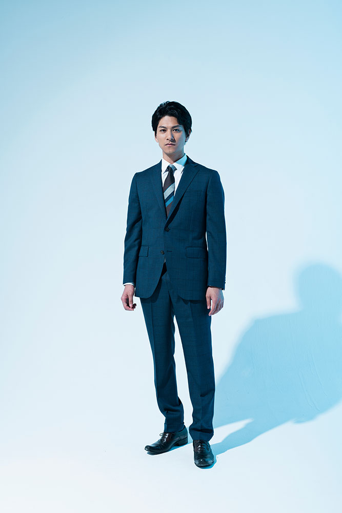 スーツ姿の男性