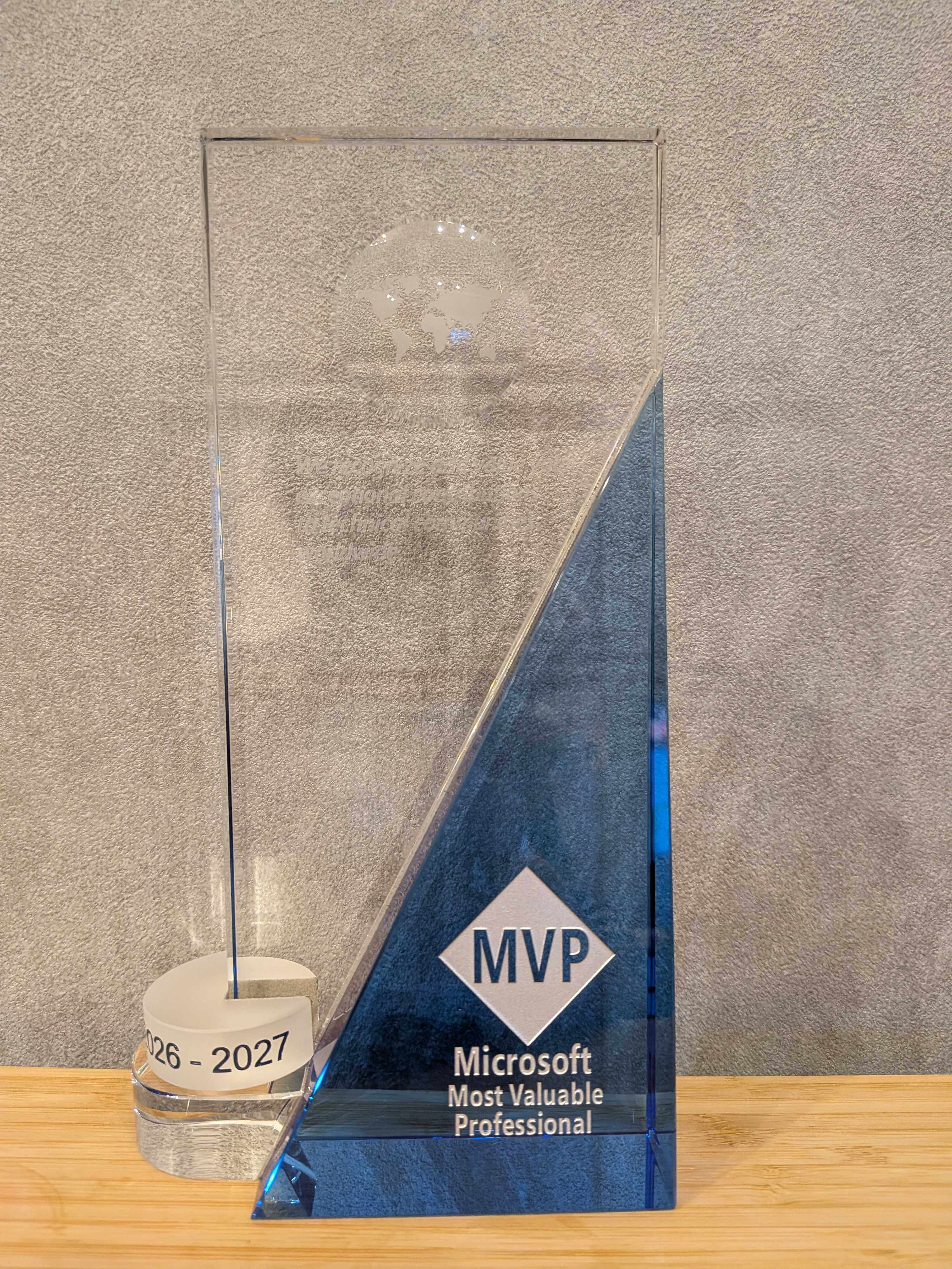 Microsoft MVP として届いたトロフィー